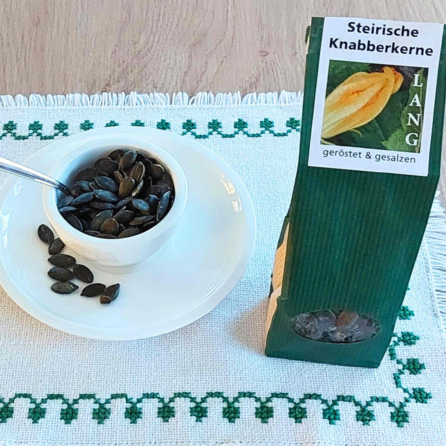Geröstete und gesalzene Kürbiskerne – knuspriger Snack aus der Steiermark