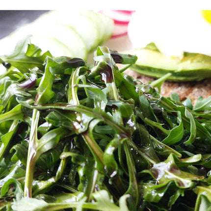 Frischer Salat mit steirischem Kürbiskernöl – nussiger Geschmack aus der Steiermark