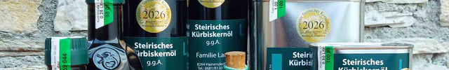 Steirisches Kürbiskernöl Sortiment mit Flaschen und Dosen – frisch gepresst aus 100% steirischen Kürbiskernen