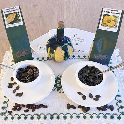 Natur sowie geröstete und gesalzene Kürbiskerne – Produktübersicht mit Verpackung